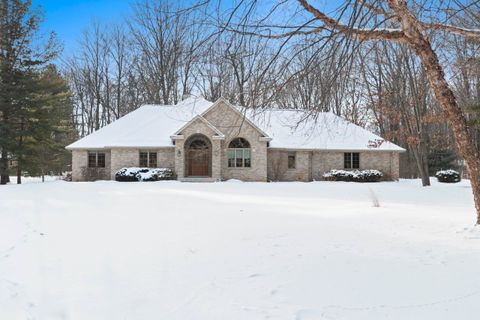 Photo of 2817 BROOK HILLS Drive, GREEN BAY, WI 54313 (MLS # 50320419)