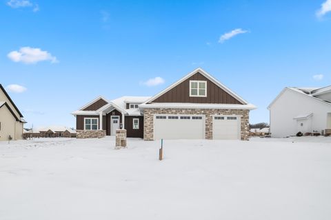 Photo of 2712 CREEKWOOD Circle, GREEN BAY, WI 54311 (MLS # 50319645)