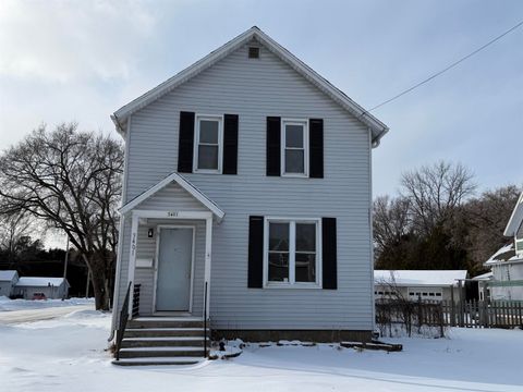 Photo of 3401 13TH Street, MENOMINEE, MI 49858 (MLS # 50320348)