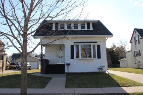 Photo of 910 MICHIGAN Avenue, NORTH FOND DU LAC, WI 54937 (MLS # 50323189)