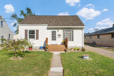 Photo of 641 STATE Street, MENASHA, WI 54952 (MLS # 50332677)