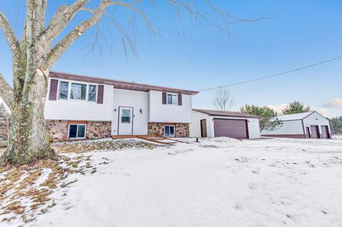 Photo of E3249 BAGS HILL Road, WAUPACA, WI 54981 (MLS # 50319773)