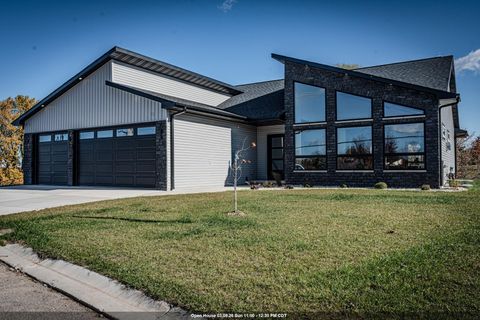 Photo of 1655 ARNIES Court, DE PERE, WI 54115 (MLS # 50321789)