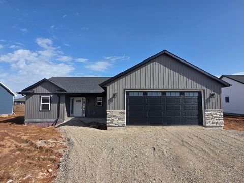 Photo of N9240 HOMESTEAD Lane, APPLETON, WI 54915 (MLS # 50322071)