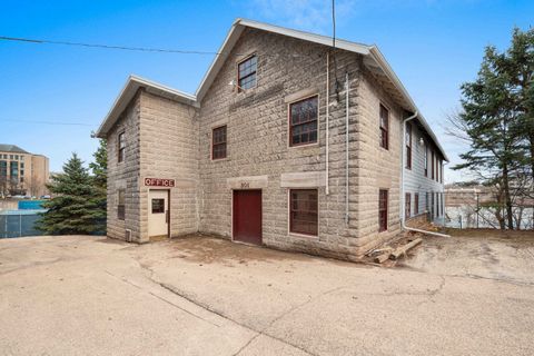 Photo of 301 E WATER Street, APPLETON, WI 54911 (MLS # 50323642)