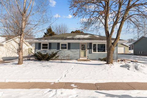 Photo of 1674 THORNTON Drive, OSHKOSH, WI 54904 (MLS # 50320430)