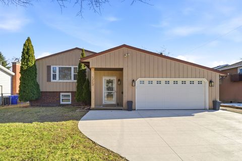 Photo of 1223 W GRANT Street, APPLETON, WI 54914 (MLS # 50323463)