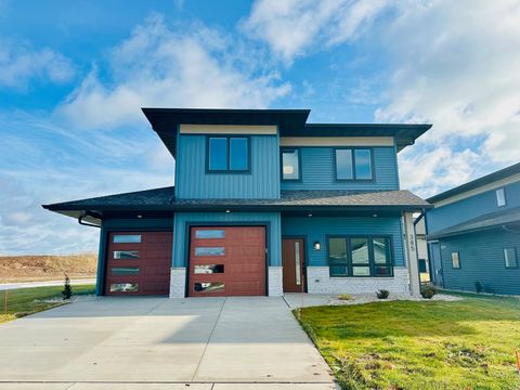 Photo of 385 N WILSON Street, KIMBERLY, WI 54136 (MLS # 50319845)