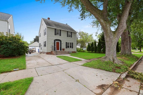 Photo of 1816 N SUPERIOR Street, APPLETON, WI 54911 (MLS # 50332756)