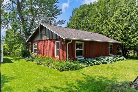 Photo of 7829 CUTOFF Lane, LARSEN, WI 54947 (MLS # 50311254)