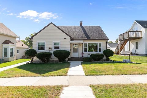 Photo of 521 W 7TH Street, KAUKAUNA, WI 54130 (MLS # 50316212)