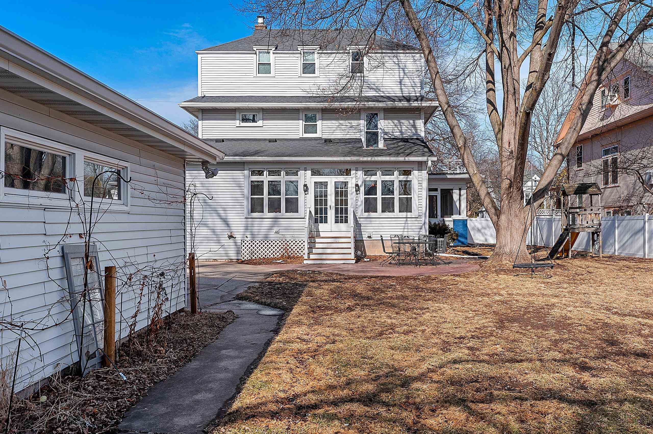 1225 WASHINGTON Avenue