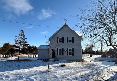 Photo of E1509 ROCKLEDGE Road, LUXEMBURG, WI 54217 (MLS # 50321746)
