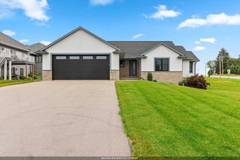 Photo of 710 WESTHILL Drive, GREEN BAY, WI 54313 (MLS # 50327460)