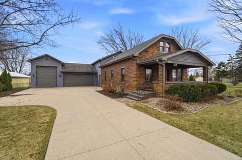 Photo of 1881 W MAIN Street, APPLETON, WI 54911 (MLS # 50323338)