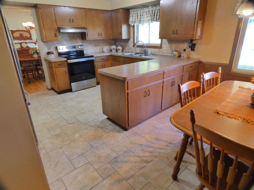 Photo of 512 W MICHIGAN Street, APPLETON, WI 54911 (MLS # 50315024)