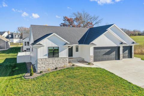 Photo of 1104 BAY MIST Drive, GREEN BAY, WI 54311 (MLS # 50318167)