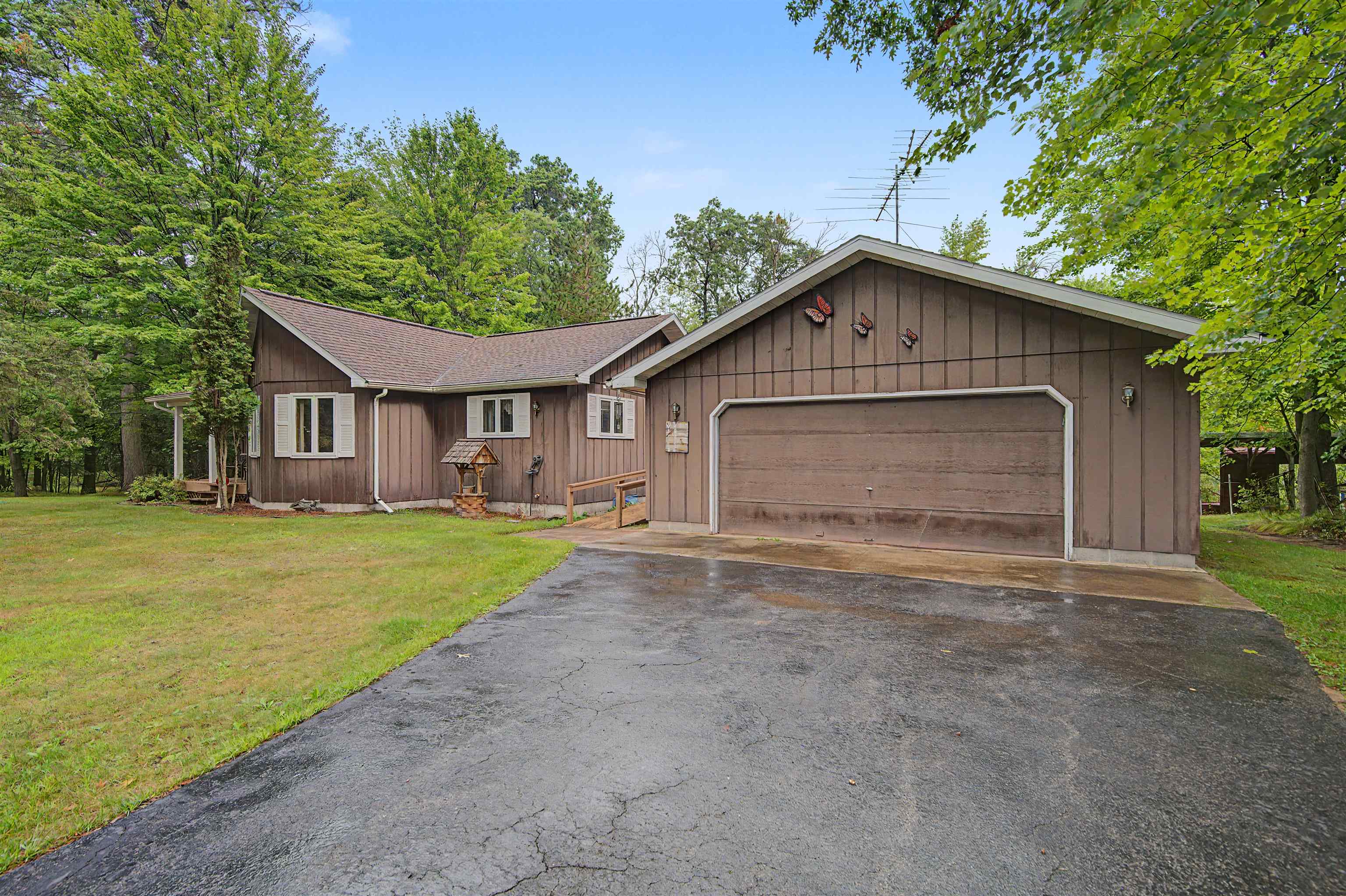 W8860 HAGUEWOOD Lane