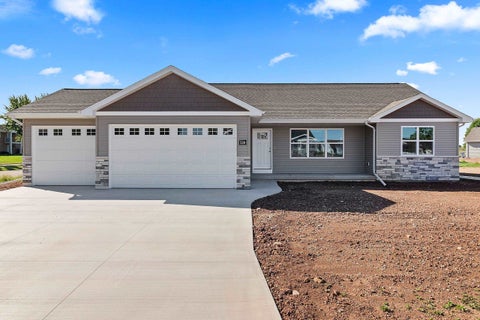 Photo of 530 WILLOW Court, NEW LONDON, WI 54961 (MLS # 50332820)