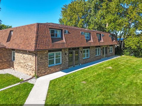 Photo of 2130 ELMVIEW Drive #J, ASHWAUBENON, WI 54304 (MLS # 50316541)
