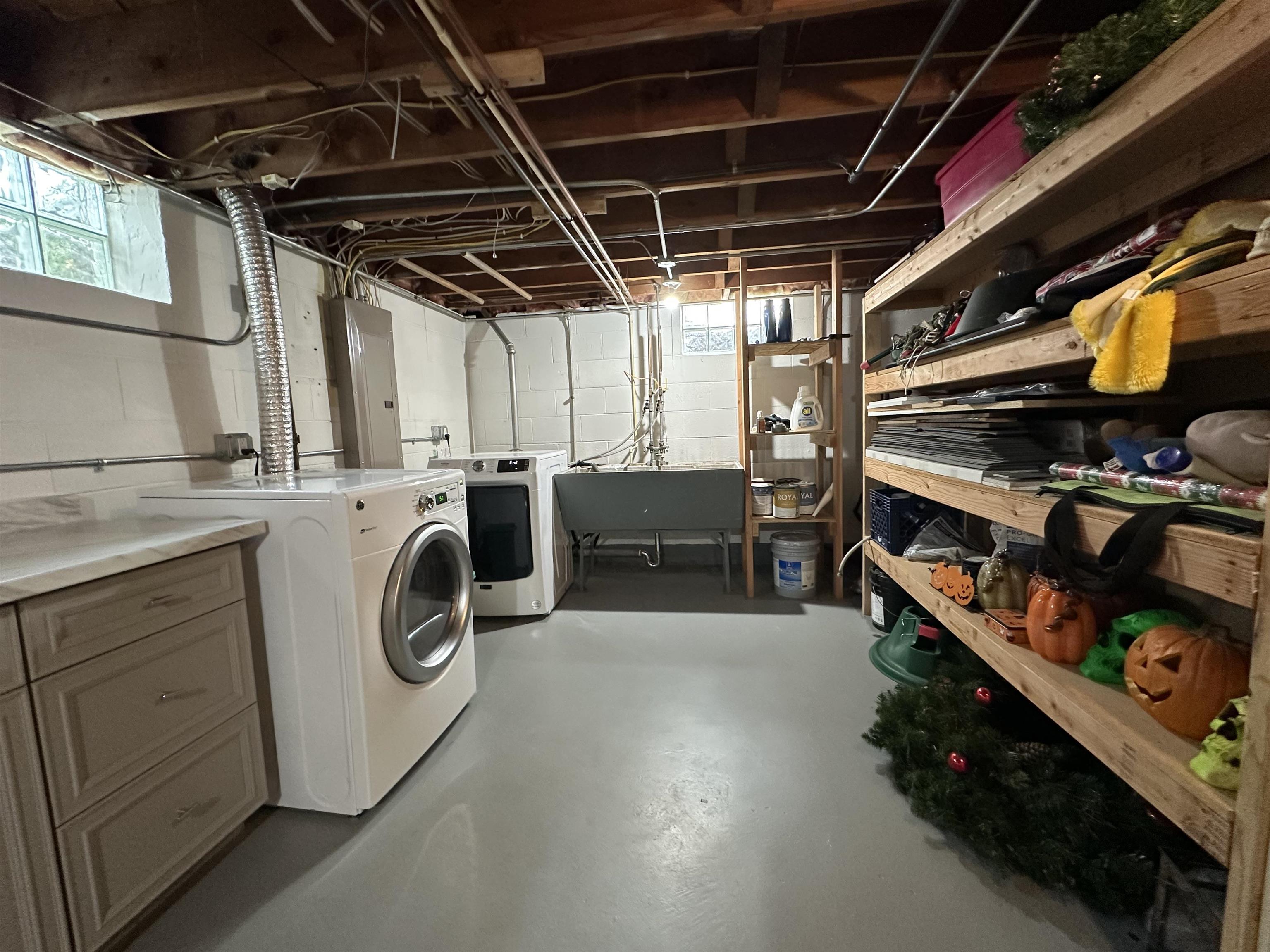 West Allis, Wisconsin 53219, United States, 3 Bedrooms Bedrooms, ,2 BathroomsBathrooms,Residential,Active,194500