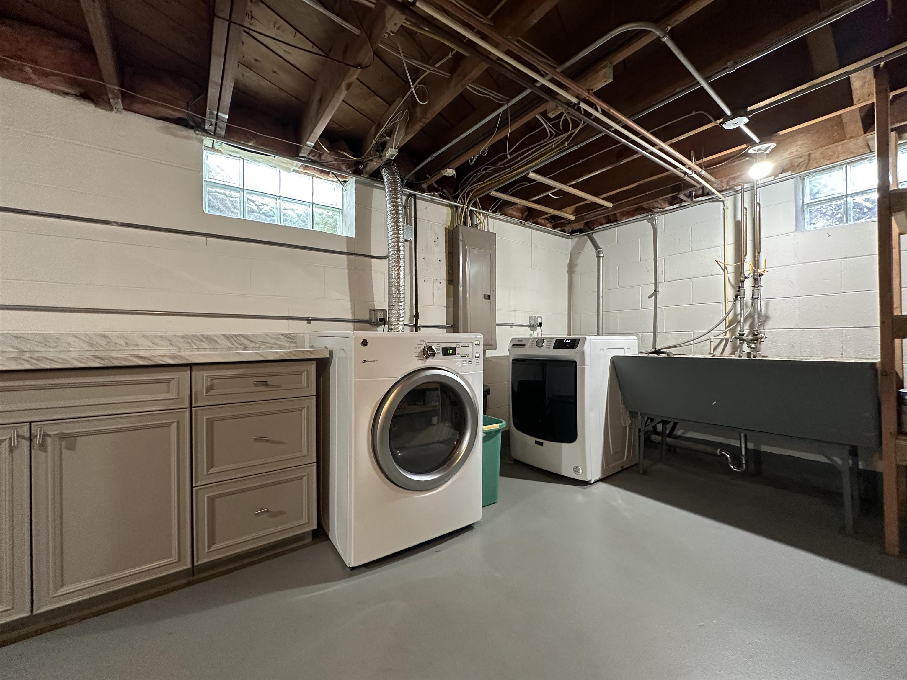 West Allis, Wisconsin 53219, United States, 3 Bedrooms Bedrooms, ,2 BathroomsBathrooms,Residential,Active,194500