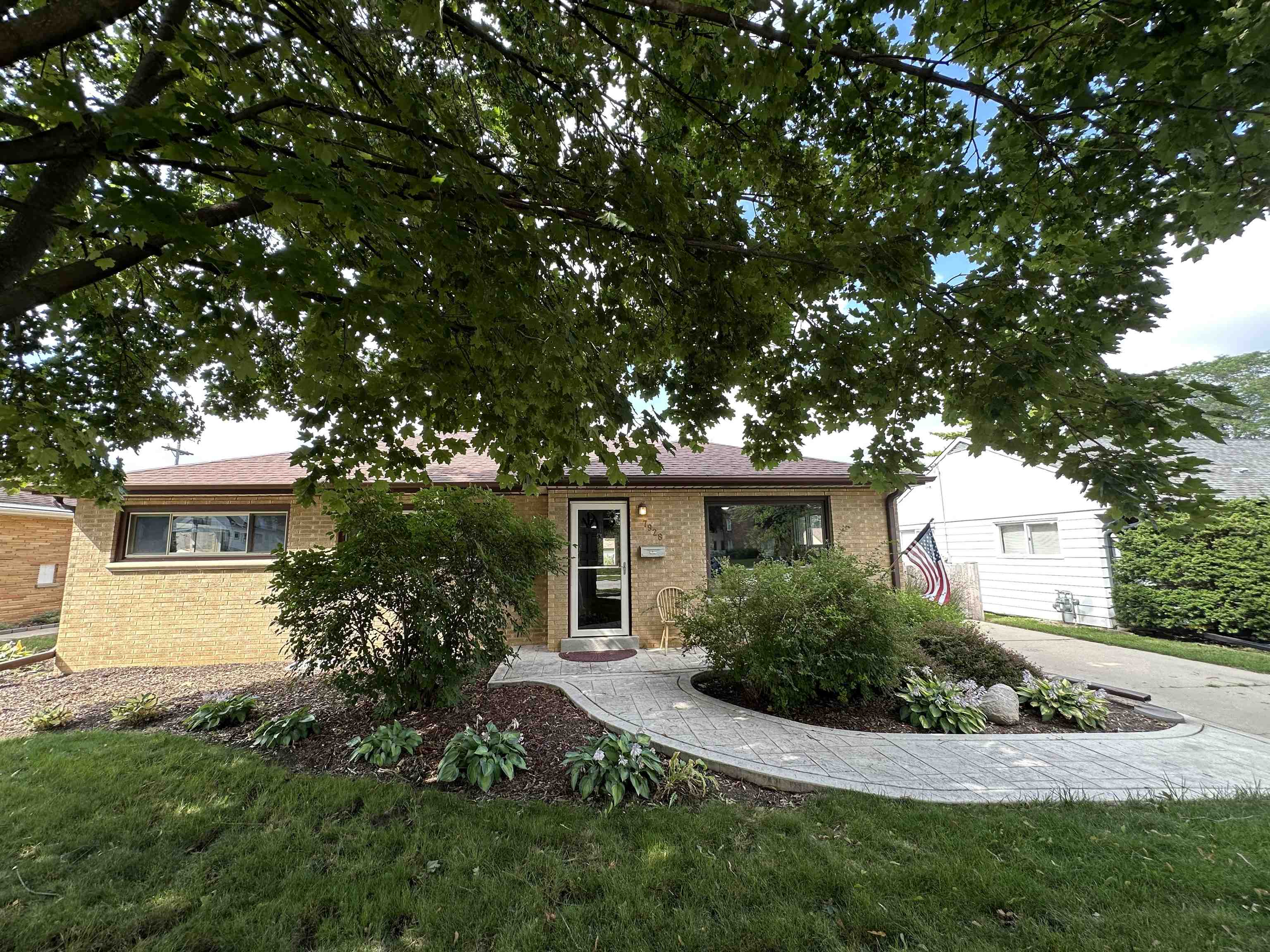 West Allis, Wisconsin 53219, United States, 3 Bedrooms Bedrooms, ,2 BathroomsBathrooms,Residential,Active,194500