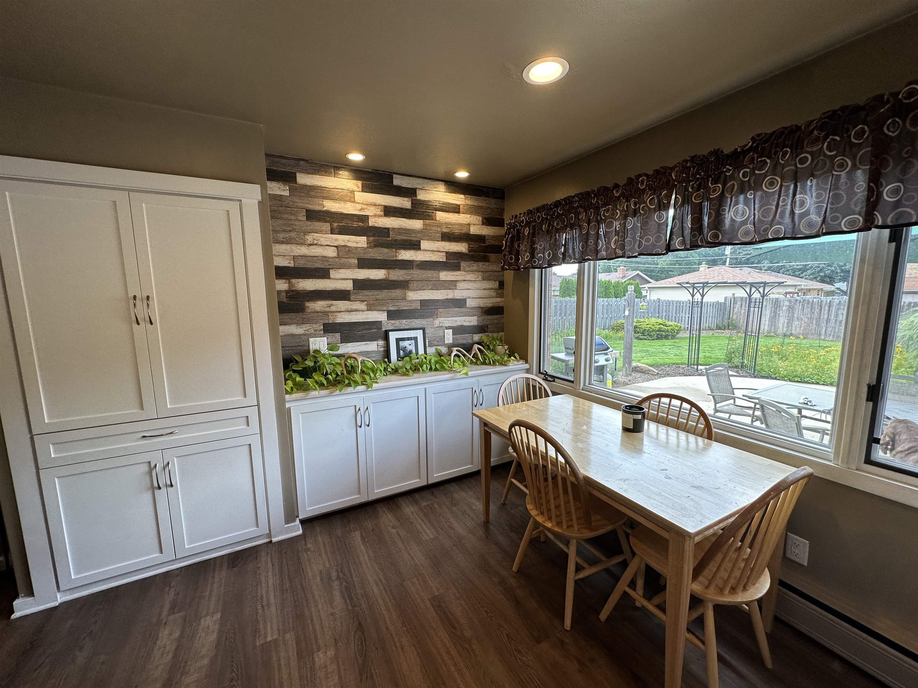 West Allis, Wisconsin 53219, United States, 3 Bedrooms Bedrooms, ,2 BathroomsBathrooms,Residential,Active,194500