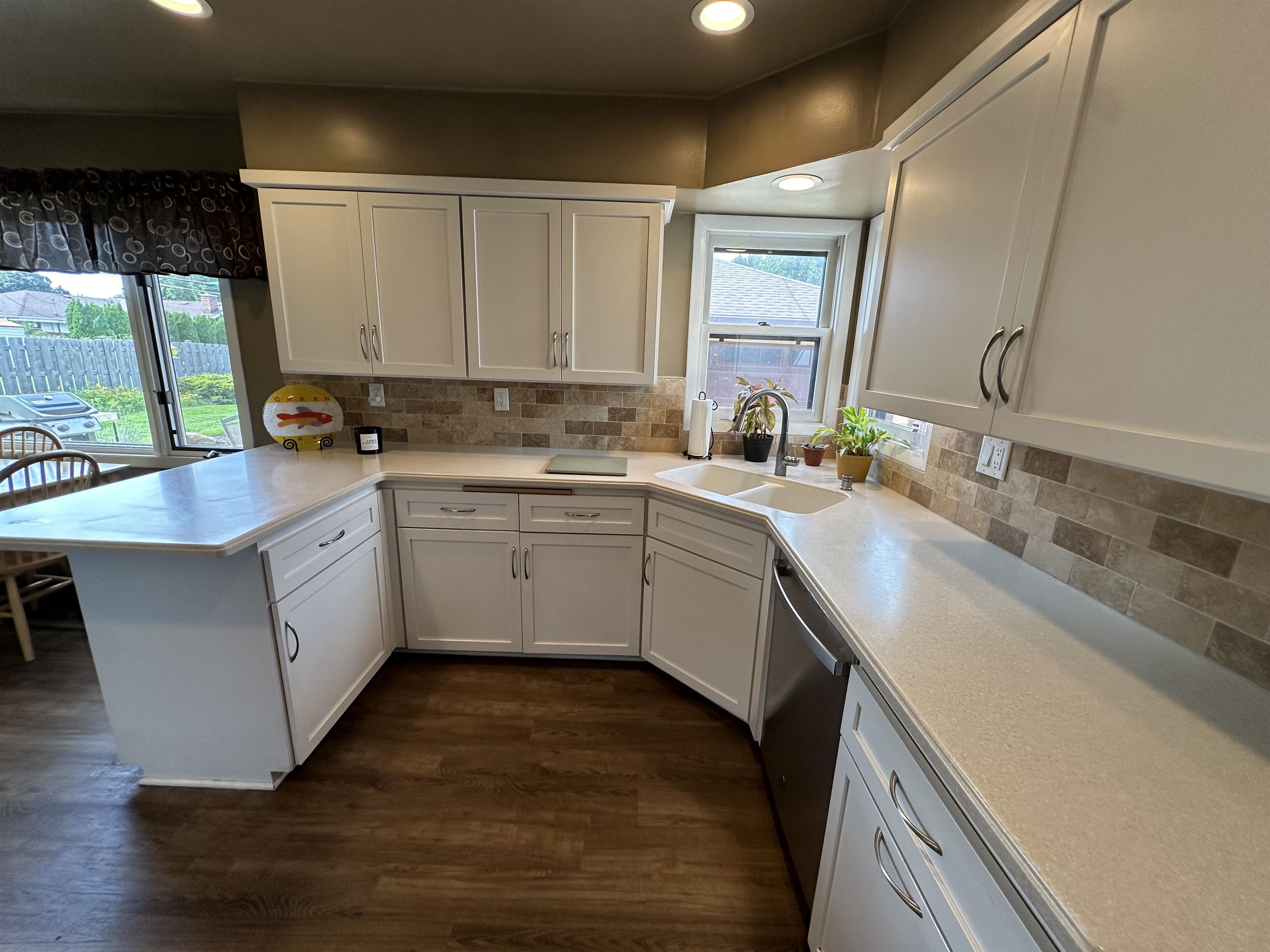 West Allis, Wisconsin 53219, United States, 3 Bedrooms Bedrooms, ,2 BathroomsBathrooms,Residential,Active,194500