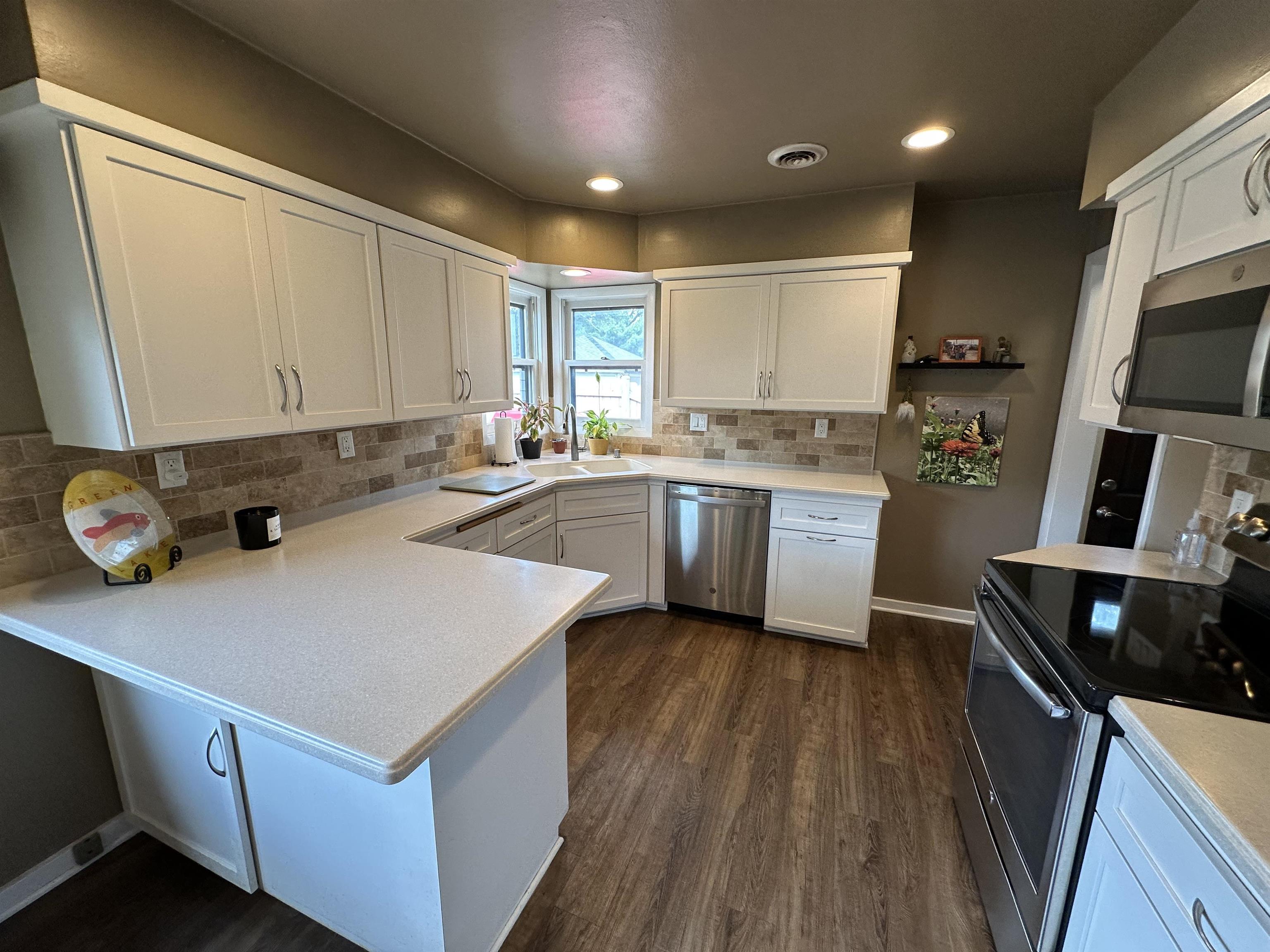 West Allis, Wisconsin 53219, United States, 3 Bedrooms Bedrooms, ,2 BathroomsBathrooms,Residential,Active,194500