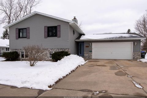 Photo of 3108 E RAIL Road, APPLETON, WI 54915 (MLS # 50321010)