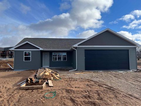 Photo of 1920 SOUTHLAND Lane, NEW LONDON, WI 54961 (MLS # 50321060)