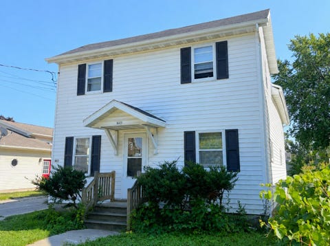 Photo of 843 W 9TH Avenue, OSHKOSH, WI 54902 (MLS # 50330496)