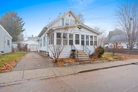 Photo of 1318 BABBITZ Avenue, OSHKOSH, WI 54901 (MLS # 50318688)