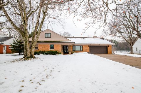 Photo of 1076 ERNST Drive, GREEN BAY, WI 54304 (MLS # 50319764)