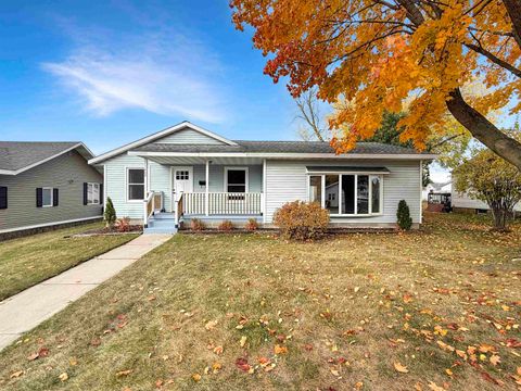Photo of 1608 22ND Avenue, MENOMINEE, MI 49858 (MLS # 50321508)