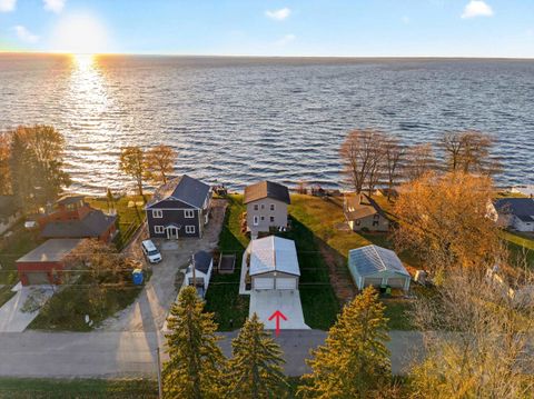 Photo of N5733 ROCKLAND BEACH Road, HILBERT, WI 54129 (MLS # 50318200)