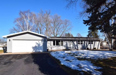 Photo of 1452 BONNIE Drive, MENASHA, WI 54952 (MLS # 50321182)