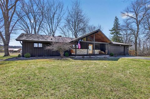 Photo of N7779 SPURLINE Court, SHERWOOD, WI 54169 (MLS # 50323417)