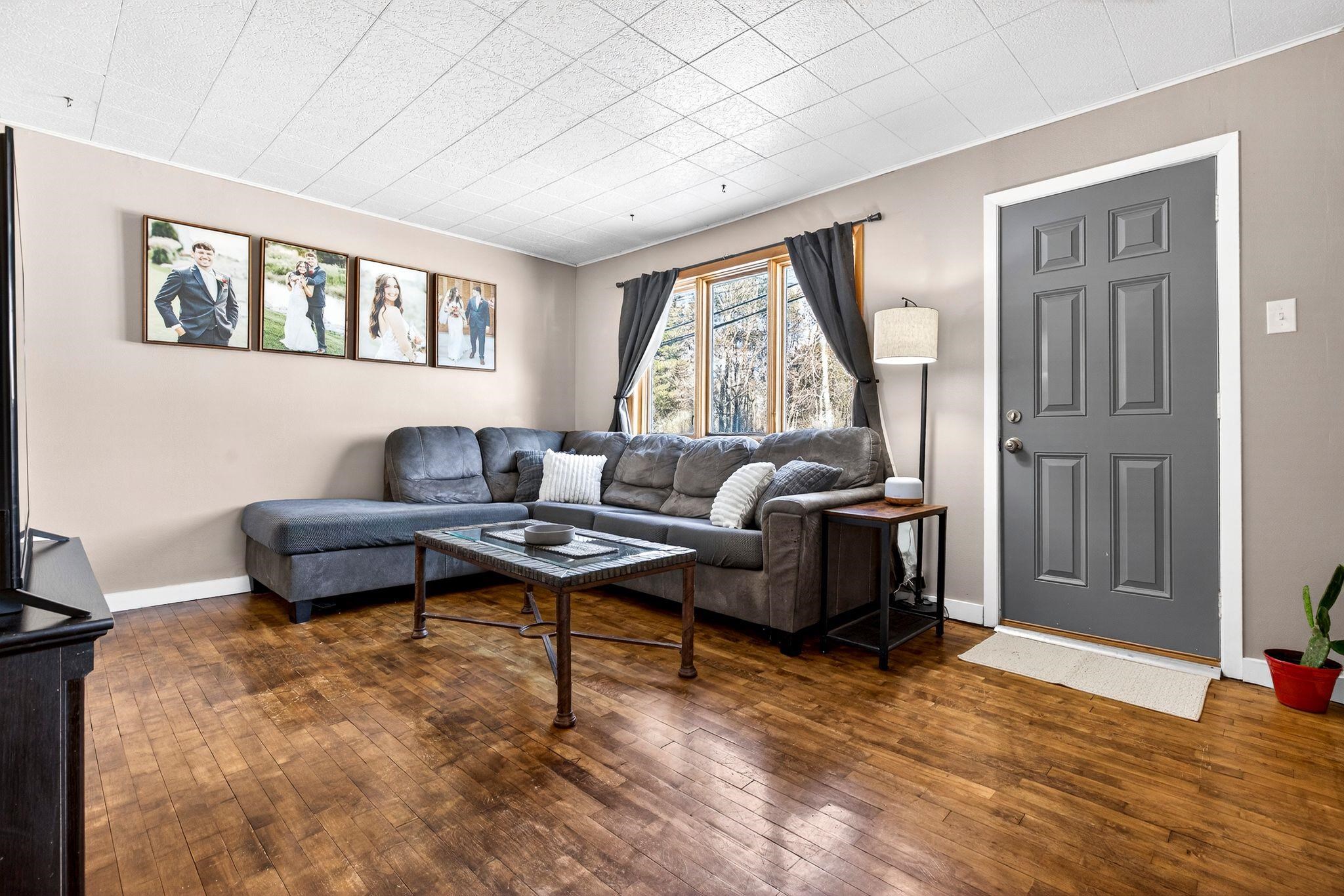 1221 HILLCREST Drive