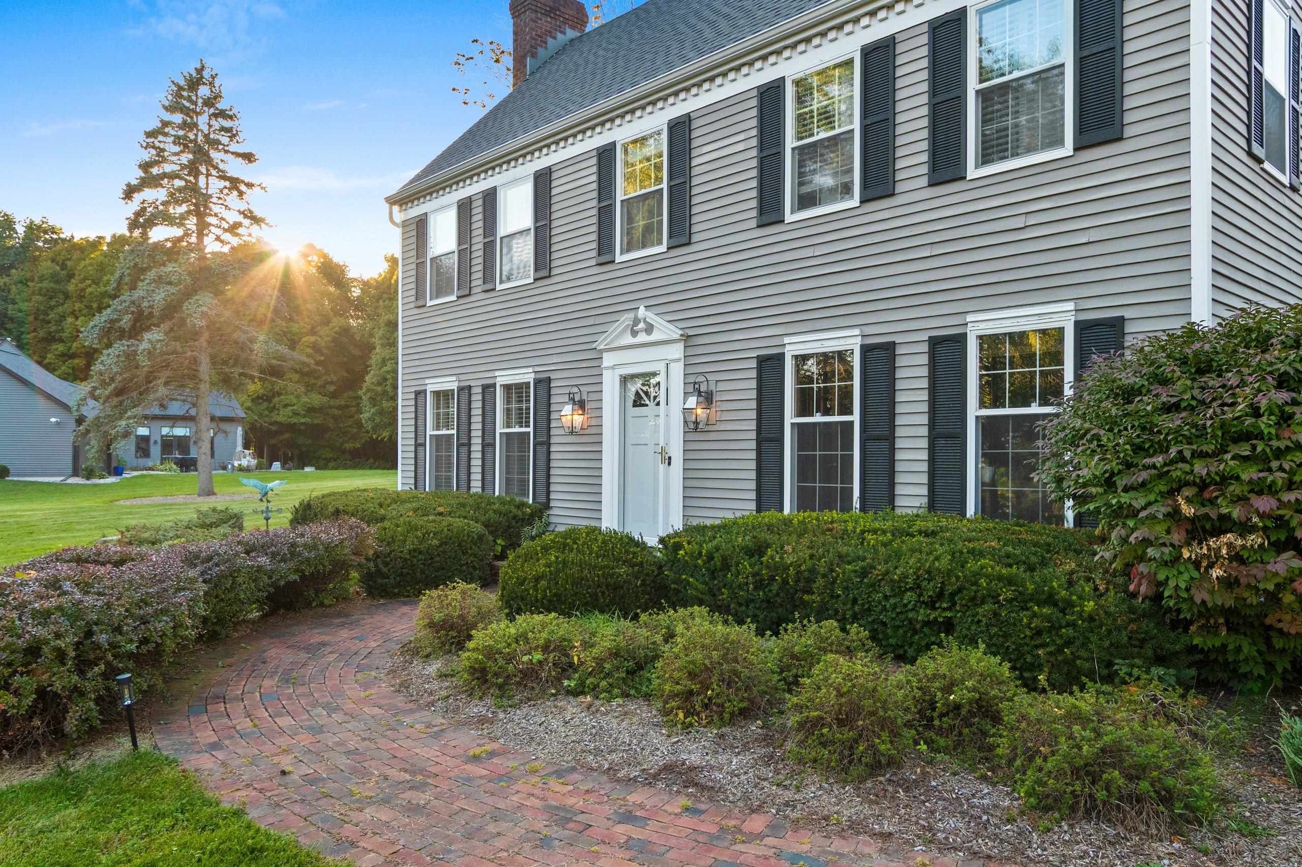 21 CRESTVIEW Drive