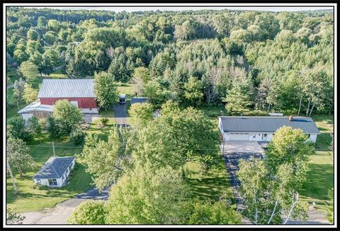 Photo of E8130 FLEASE Road, NEW LONDON, WI 54961 (MLS # 50313933)
