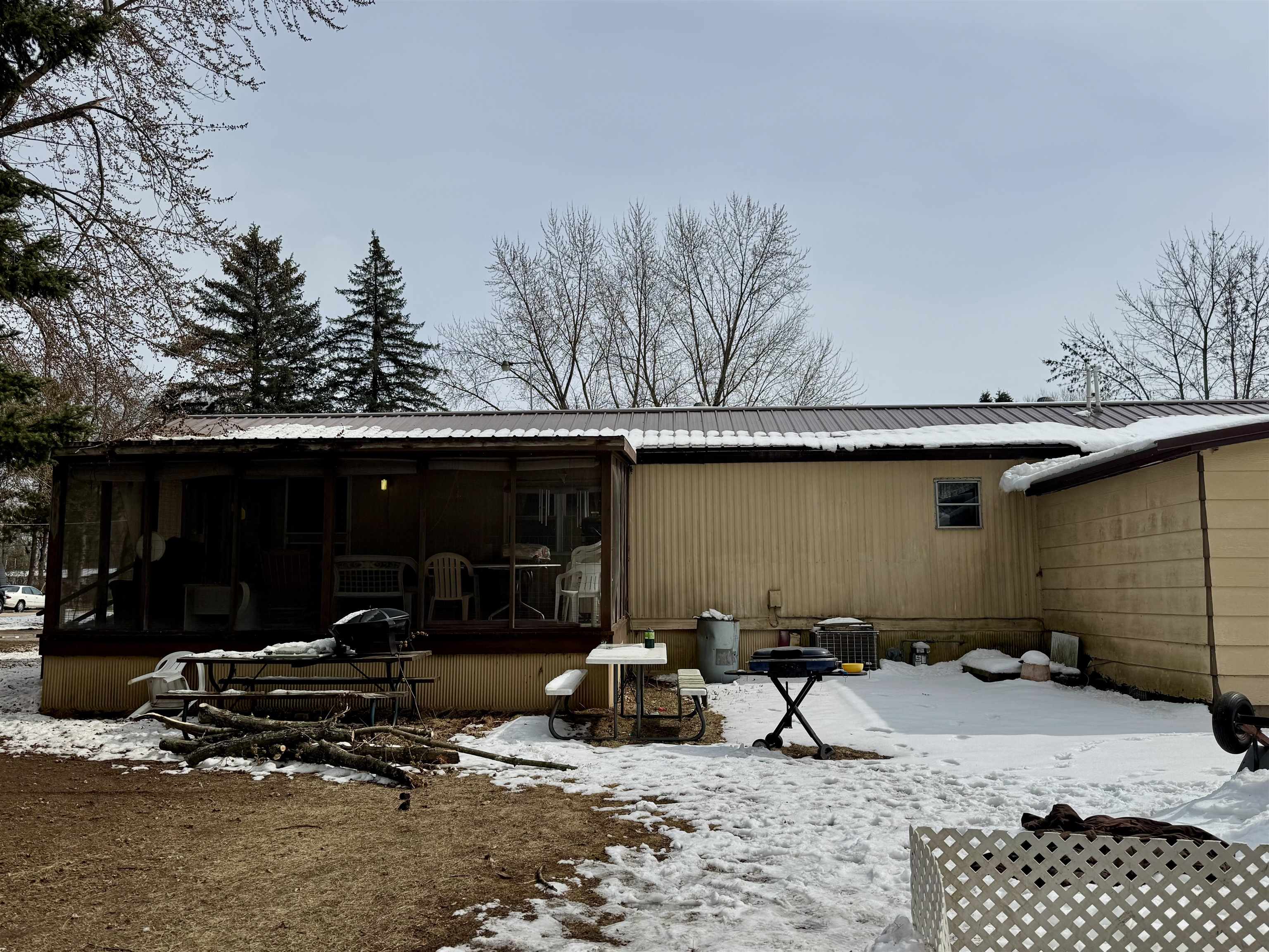 Shawano, Wisconsin 54166, United States, 3 Bedrooms Bedrooms, ,1 BathroomBathrooms,Residential,Pending,94695