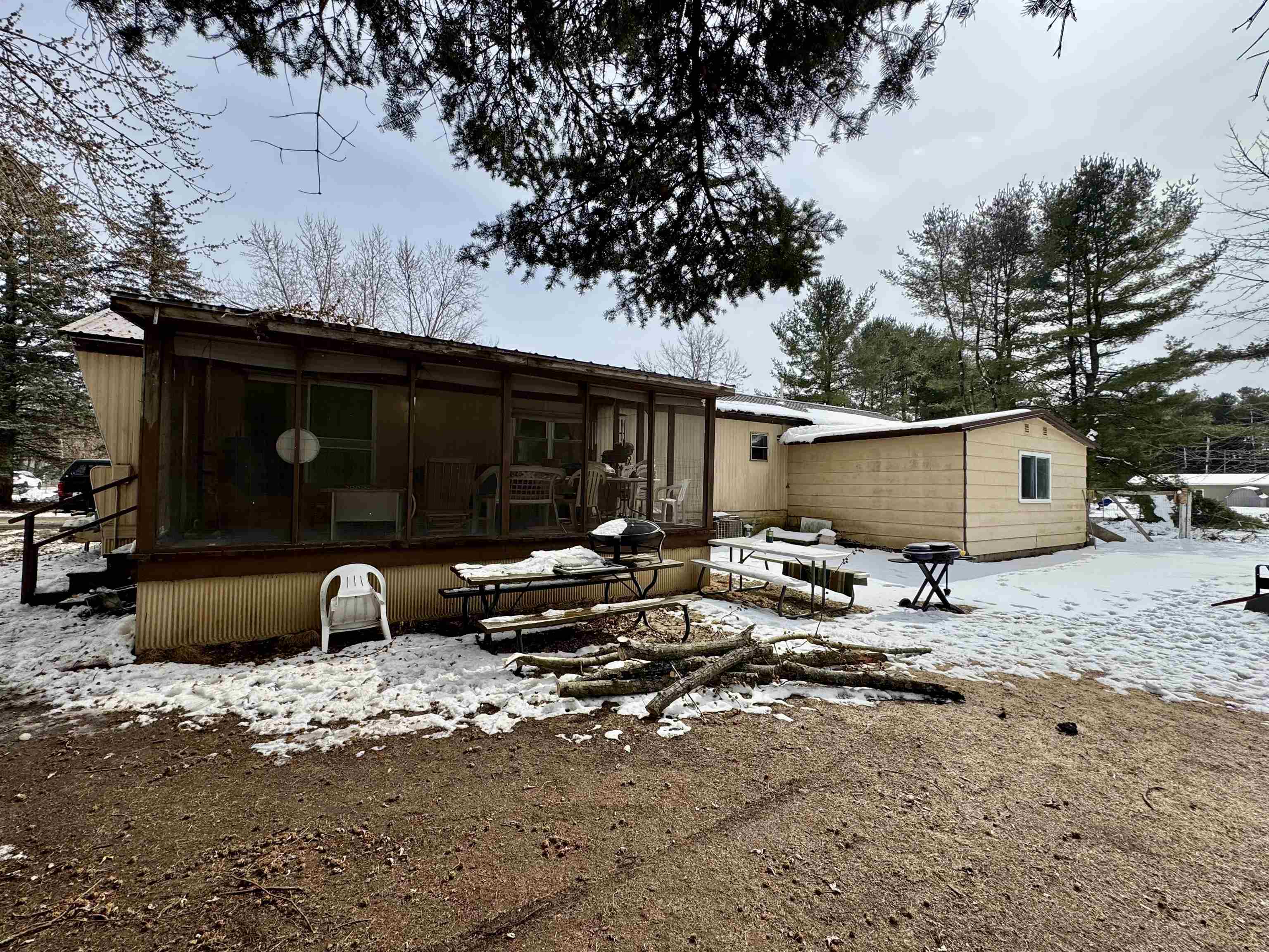 Shawano, Wisconsin 54166, United States, 3 Bedrooms Bedrooms, ,1 BathroomBathrooms,Residential,Pending,94695