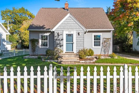 Photo of 430 E GLENDALE Avenue, APPLETON, WI 54911 (MLS # 50317270)