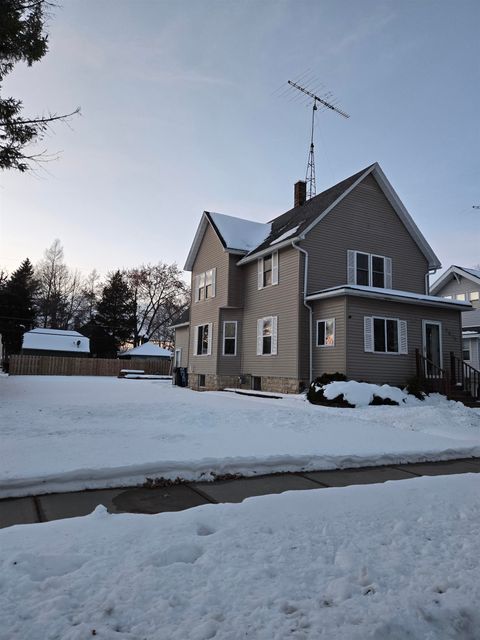 Photo of 1015 MICHIGAN Avenue, NORTH FOND DU LAC, WI 54987 (MLS # 50319288)