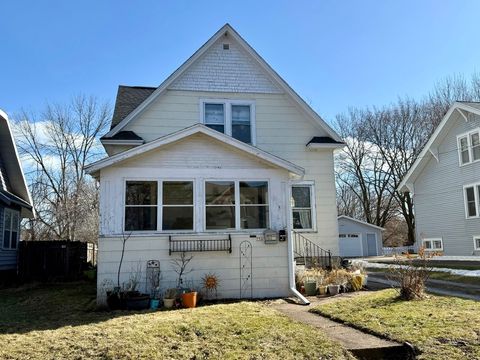 Photo of 756 POWERS Street, OSHKOSH, WI 54901 (MLS # 50321357)