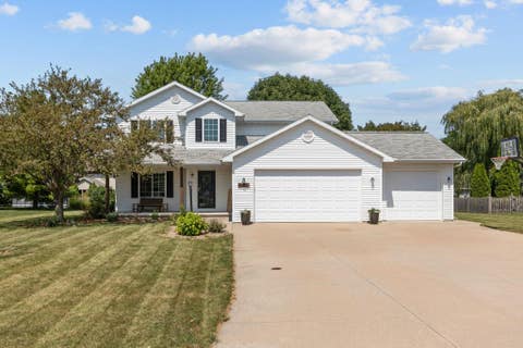 Photo of W5876 BLUE BONNET Drive, APPLETON, WI 54915 (MLS # 50330461)