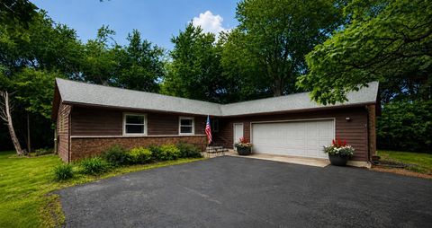 Photo of 848 W SOUTH PARK Avenue, OSHKOSH, WI 54902 (MLS # 50327204)