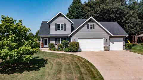 Photo of 820 WOODLAND Circle, WAUPACA, WI 54981 (MLS # 50330575)